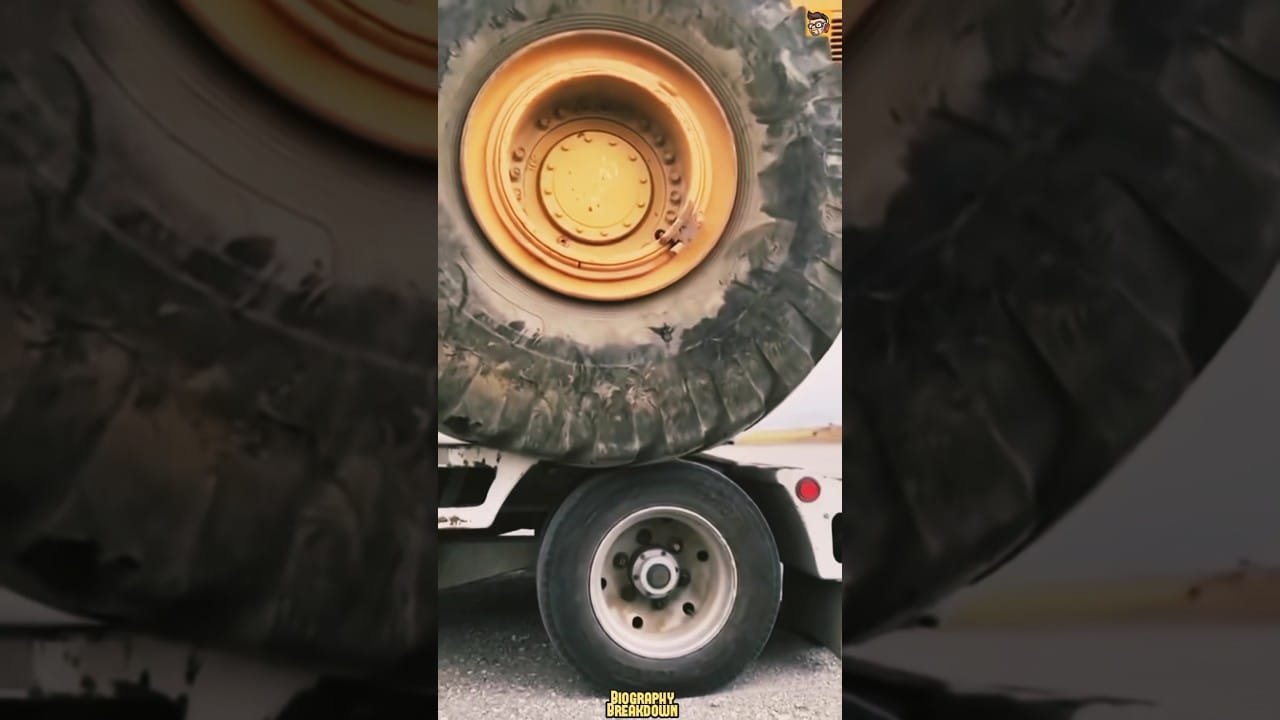 Huge Mining Trucks Tyres Change. #shorts #ytshorts #facts