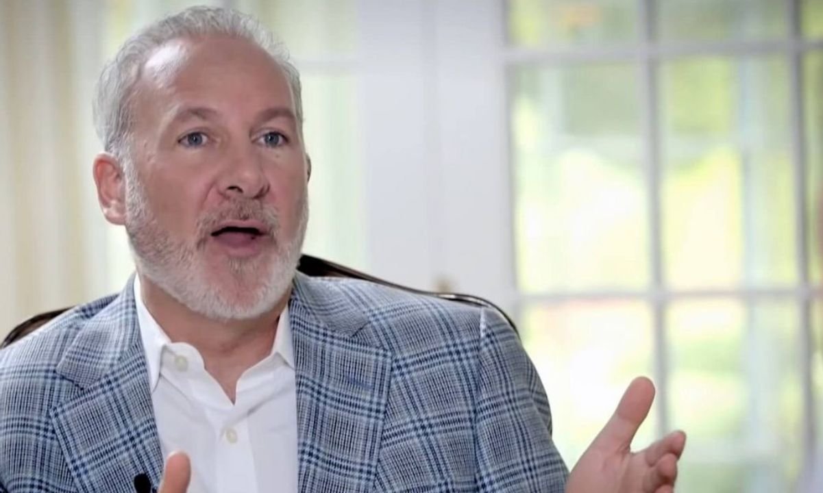 Peter Schiff Warns Bitcoin May Crumble Before the Dollar